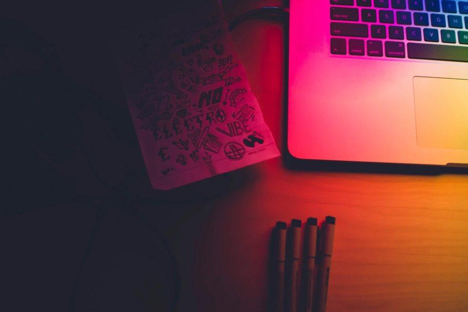 디자인 도구를 써 본 분이라면 금방 손에 익습니다